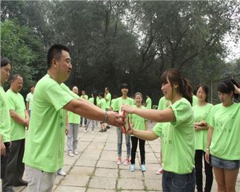 員工工程員工參加戶外活動(dòng)